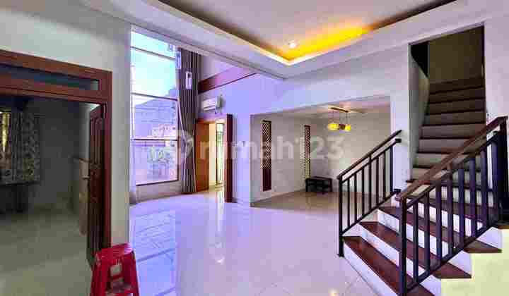 Rumah Hook 2 Lantai Siap Huni di Tebet Barat Akses Jalan 2 Mobil 2