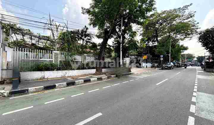 Rumah Hitung Tanah Commercial Location di Tebet Barat Raya Akses 4 Mobil  2
