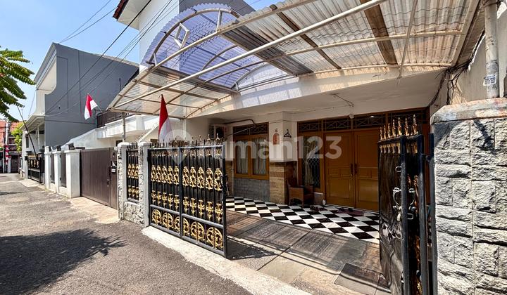 Selangkah ke Eco Park Rumah di Tebet Timur Akses Mudah Selangkah ke Eco Park Rumah di Tebet Timur Akses Mudah