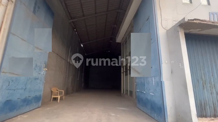 Gudang Kosambi Megah (Ukuran 10x30 m)