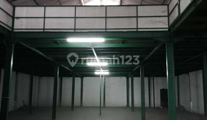 Warehouse 8 (Land Area/Building Area 600/1000 m) Warehouse 8 (Land Area/Building Area 600/1000 m)