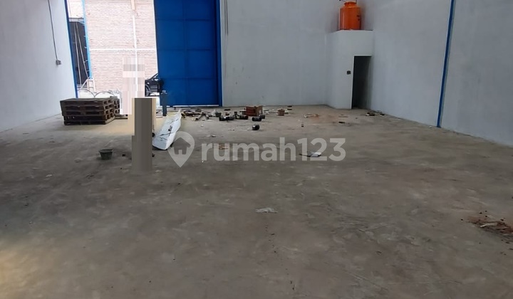 Warehouse on Jl.Daan Mogot (Size 12x26 m)