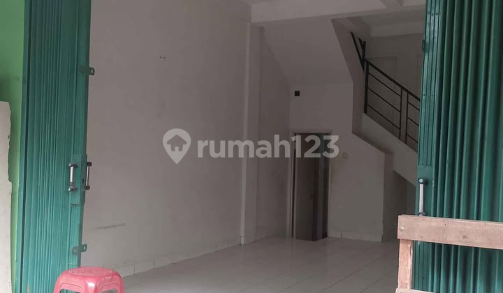 Ruko Strategis Dua Lantai di Taman Royal 2