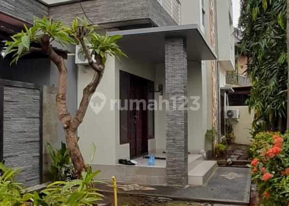 Rumah Modern Minimalis Dengan 4 Kamar Tidur Di Renon Denpasar