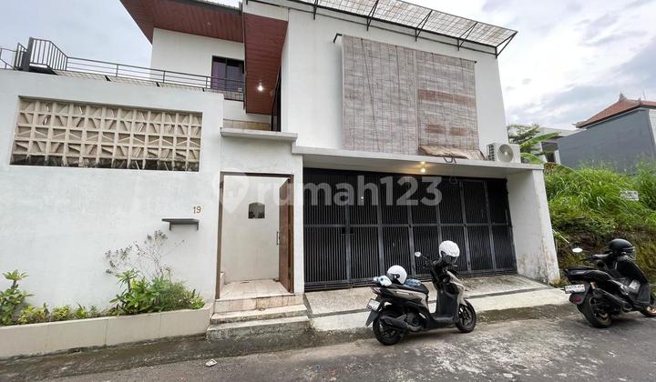 3 Storey House Fully Furnished One Gate System In Batubulan