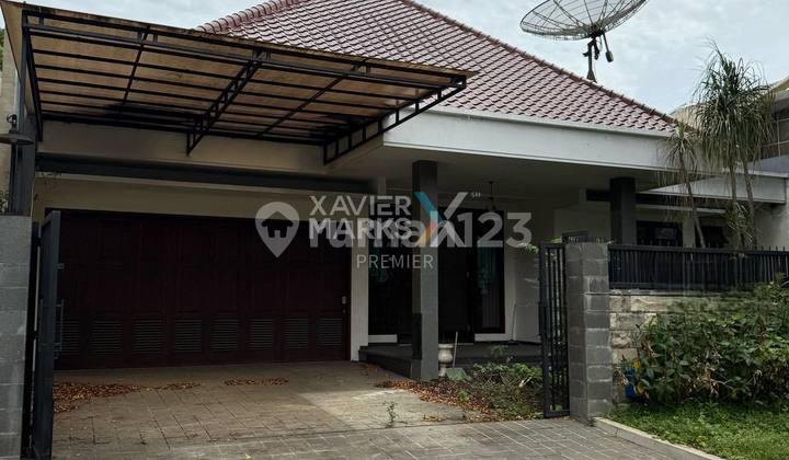 Rumah Mewah Modern Strategis Tengah Kota Siap Huni