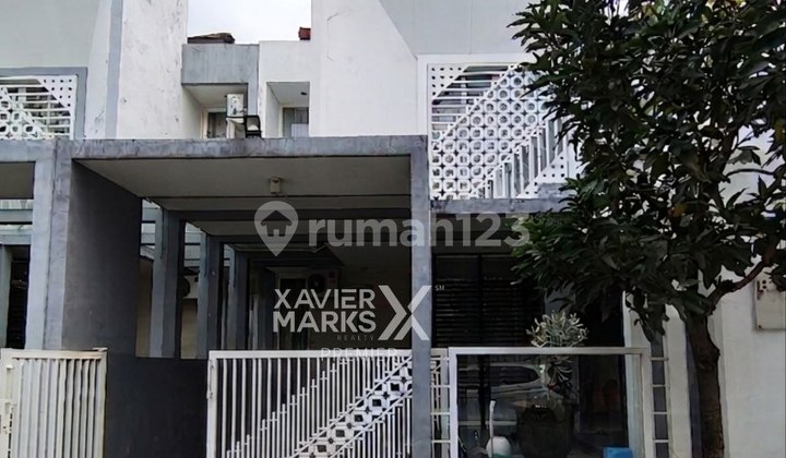 English translation: **For Rent: Ready-to-Occupy 2-Story House, Fully Furnished, Located at Permata Jingga**