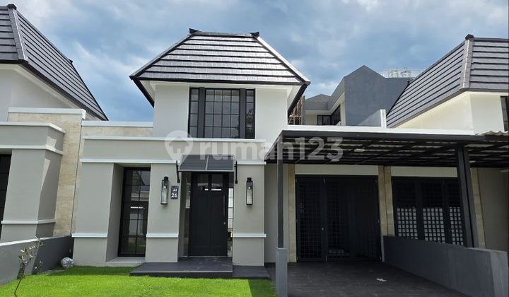 Modern Minimalist Luxury House in the City Center Ready to Live In Within a Cluster