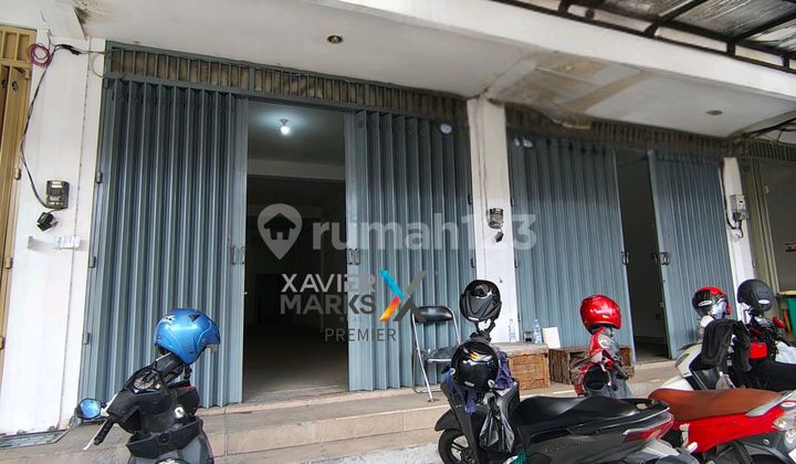 Open Business Here! 3-Story Shophouse, Strategic Location, Ready to Use, in Front of Unmer Campus. 2