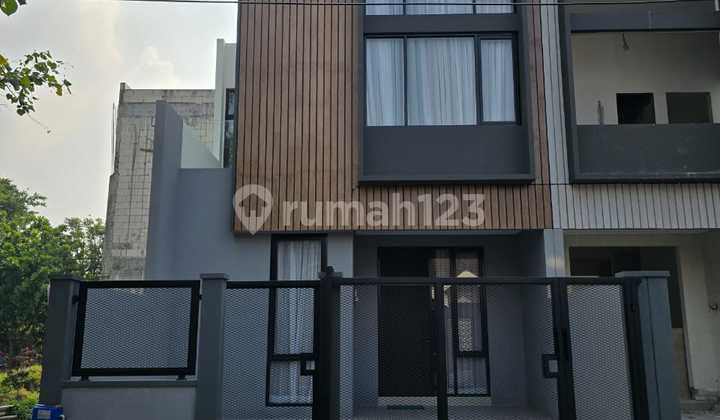 Moving to Malang Hassle-Free, Fully Furnished Move-In Ready House Moving to Malang Hassle-Free, Fully Furnished Move-In Ready House