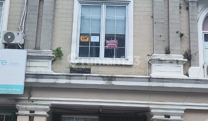 Affordable Sale of 3-Story Shophouse in Thematic Shophouse Paramount Gading Serpong Affordable Sale of 3-Story Shophouse in Thematic Shophouse Paramount Gading Serpong