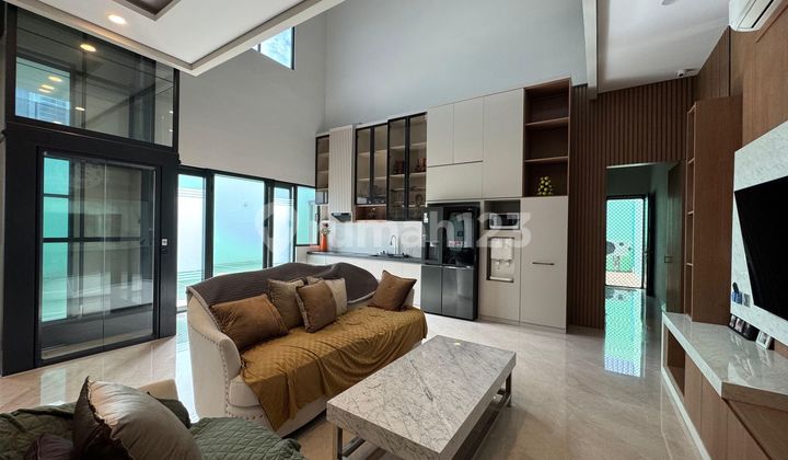 Turun Harga Rumah Di Alam Sutera 2 lantai - Semi Furnished, Swimming pool 