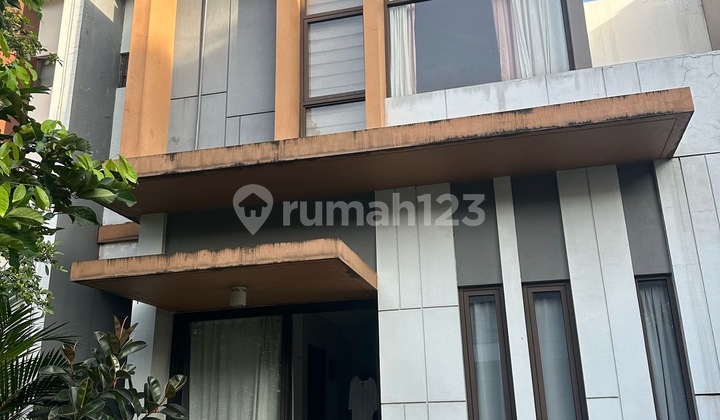 Dijual Rumah 2 Lantai  Cluster Foglio Foresta  BSD City