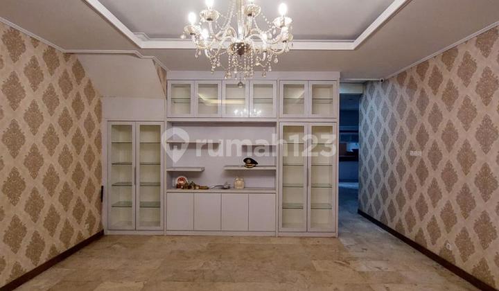 A Beautiful and Cozy House in Pejaten