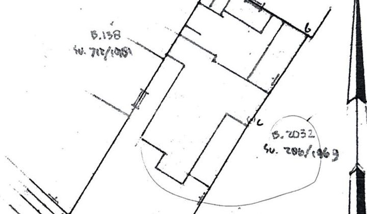 House for Sale Below Market Price, Needs Total Renovation in Menteng Area, Central Jakarta, Near Culinary Spots.