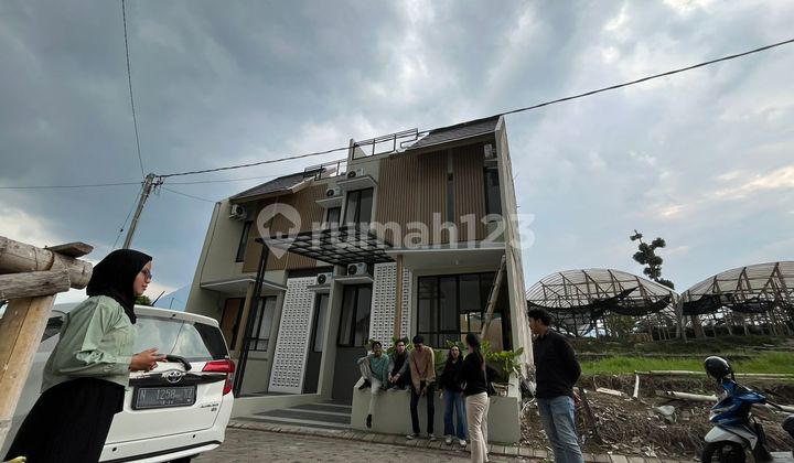 Villa Flower Garden is suitable for rental, located near the town square.