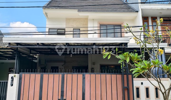 Rumah 2 lantai di Nusa Loka BSD City, Jalan depan Lebar