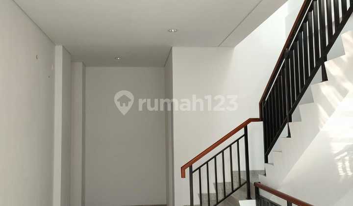 NEW 3-STOREY SHOPHOUSE FOR RENT, STRATEGIC LOCATION NEXT TO CAMPUS!!! NEW 3-STOREY SHOPHOUSE FOR RENT, STRATEGIC LOCATION NEXT TO CAMPUS!!!