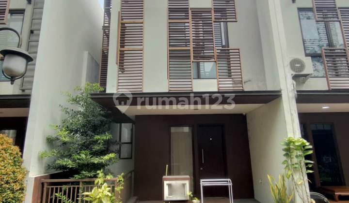 Termurah. rumah 3 Lantai di Greenwich Park - Whelford