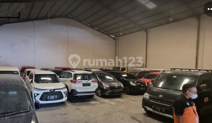 For rent car showroom in Kaligawe, Semarang 2
