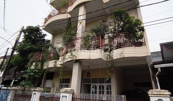 Rumah 3 Lt. Rooftop Kokoh, Cocok Buat Kos2an Mes Karyawan