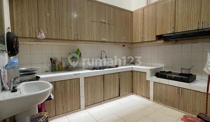 Cheap 3-Story Queen's Garden House 2