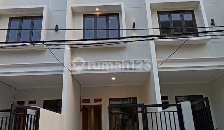 Rumah Taman Ratu 3 Lantai Brand New Murah
