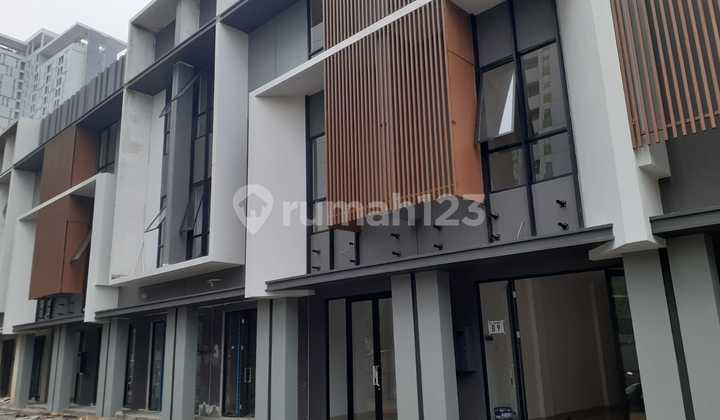 Wow Luxurious 3-Storey Shop House in Akasa BSD, Affordable Price on the Main Roadside of Akasa BSD Near BSD Toll 2