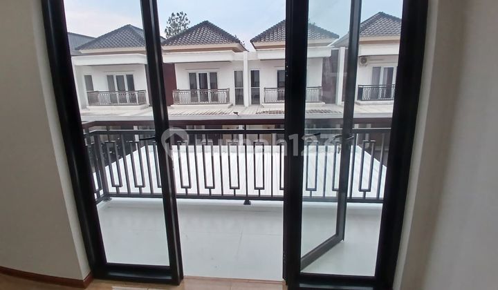 Rumah mewah 2 Lantai, Siap Huni, SHM di Royaldi Village blok A4, Lokasi Kademangan Serpong Nempel BSD