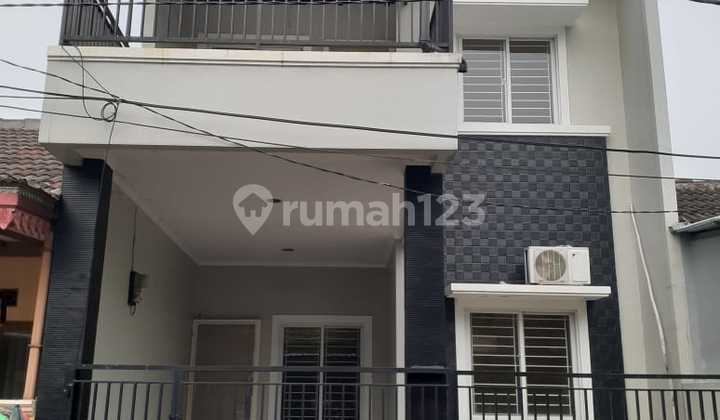 For Sale: Charming 2-Story House, SHM Ready to Live, Close Access to Nusaloka BSD and Tangsel Police Station, Safe and Comfortable 1