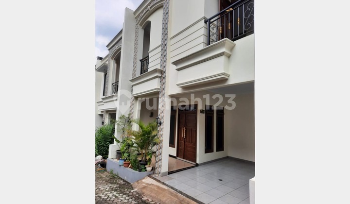 Disewakan atau Dijual Rumah 2 Lantai Di Warungsila Jakarta Selatan 1