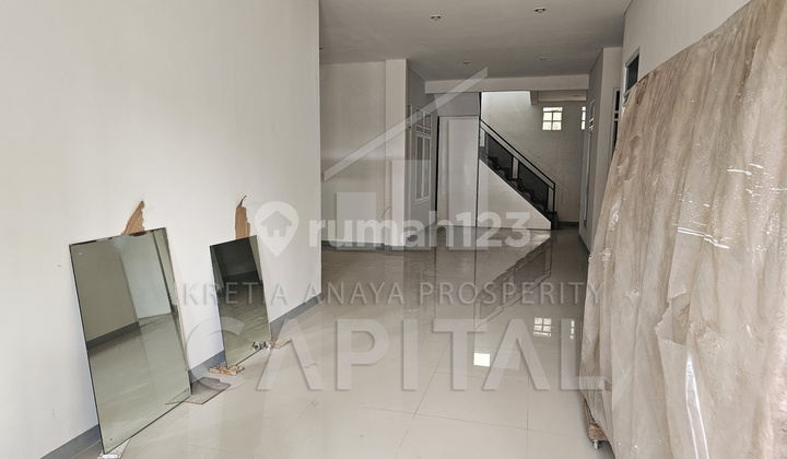 Minimalist House in Holis Garden 2