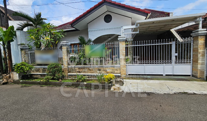 Rumah di Taman Holis Indah 1