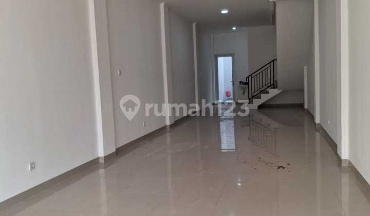 For Quick Sale: New 2-Story Shop House Facing Main Road in Villa Melati Mas Residence, Jelupang, North Serpong, South Tangerang.