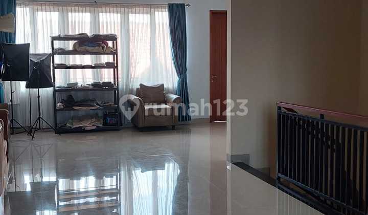 Dijual Rumah Duri Kepa 3 Lantai Semi Furnish, Jakarta Barat Dekat ke Akses Tol dan Sekolah Swasta