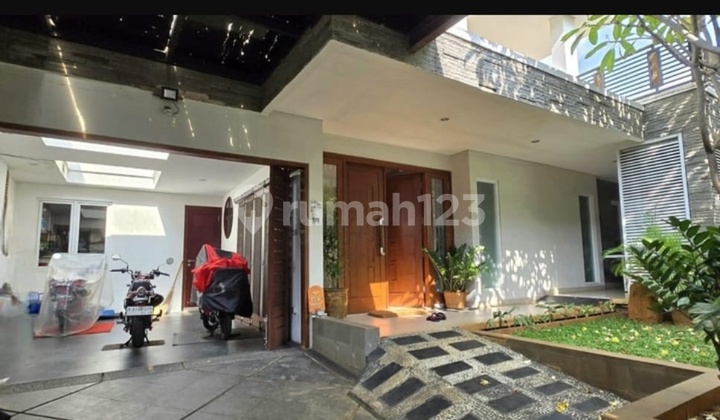 Dijual Rumah Bagus 2 Lantai, Siap Huni di Taman Biduri, Permata Hijau, Jakarta Selatan