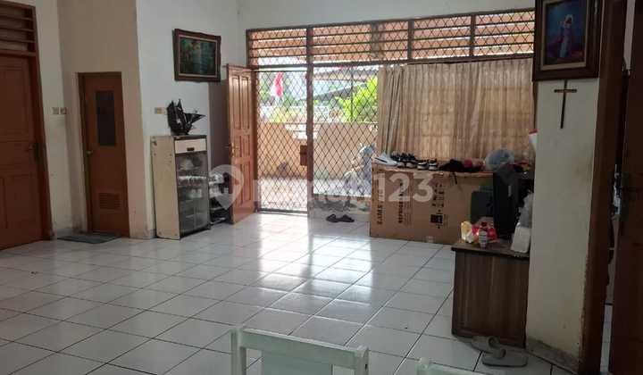 Corner House in Kosambi Baru, Strategic Location 2