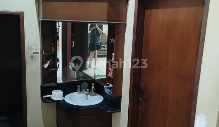 Rumah 2 Lantai di Taman Meruya Ilir, Bagus, Siap Huni 2