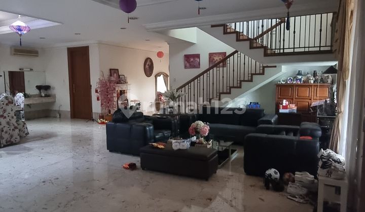 Rumah Hoek di Puri Indah, Lokasi Bagus, Siap Huni