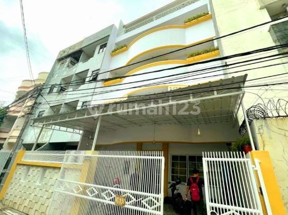 Dijual Kosan Lokasi Strategis Nyaman di Jakarta Barat 1