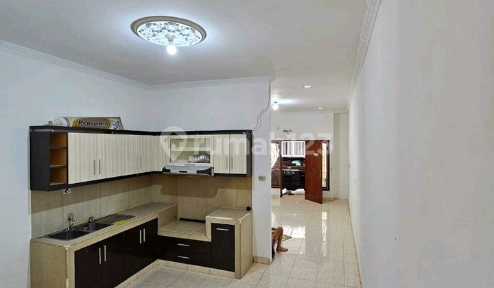 Dijual Cepat B U, Siap Huni. Rumah 3 Lantai Terawat - Hadap Barat, Cocok Untuk Usaha Kecil Rumah