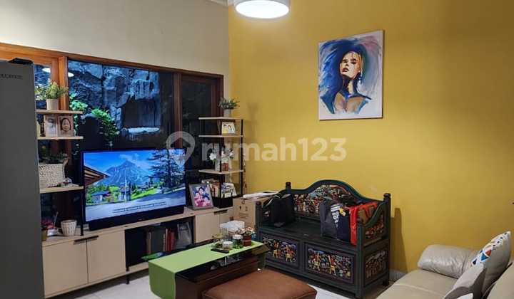 Jual Murah Dibawah Harga Pasar! Rumah 2 Lantai Rapih Siap Huni