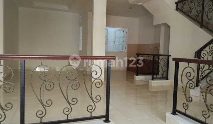 Rumah Grande 3 Lantai Jual Cepat