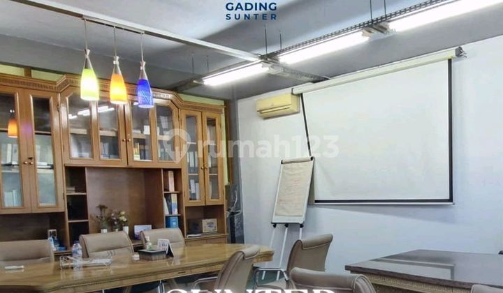 Kantor 3.5 Lt Posisi Hoek Depan Security Gate