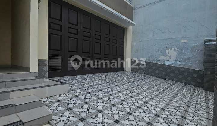 Dijual Cepat Rumah Baru Hasil Gabungan 2 Kavling - Shm, Hadap Utara 2