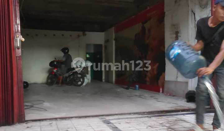 Shop House for Quick Sale 3.5 Floors 2