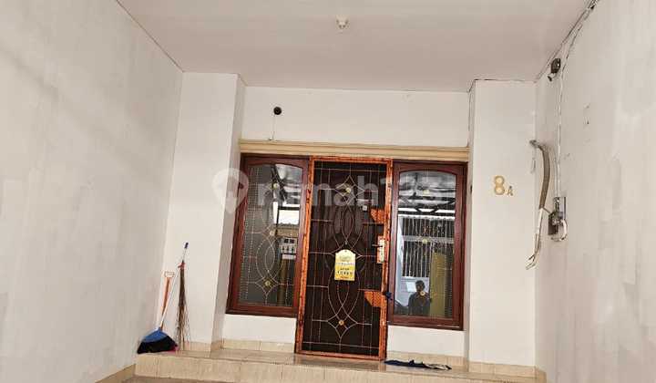 Dijual Cepat B U, Siap Huni. Rumah 3 Lantai Terawat - Hadap Barat, Cocok Untuk Usaha Kecil Rumah 2