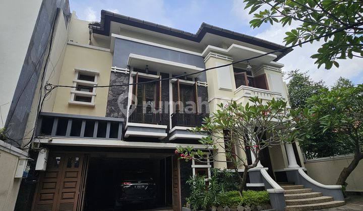 Dijual Rumah Compound 2 Lantai di Menteng 2