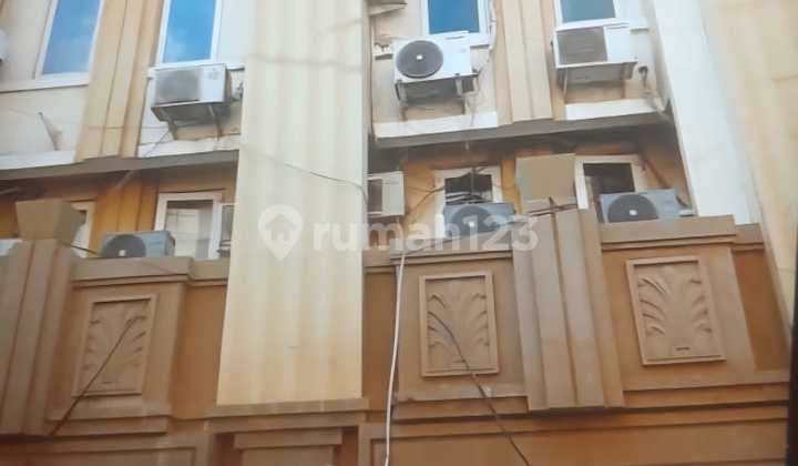 Disewakan Ruko Gandeng 4 Lt dengan Lift Disewakan Ruko Gandeng 4 Lt dengan Lift