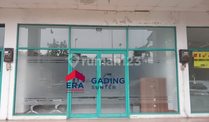 4-Story Shop House for Rent in Cempaka Mas